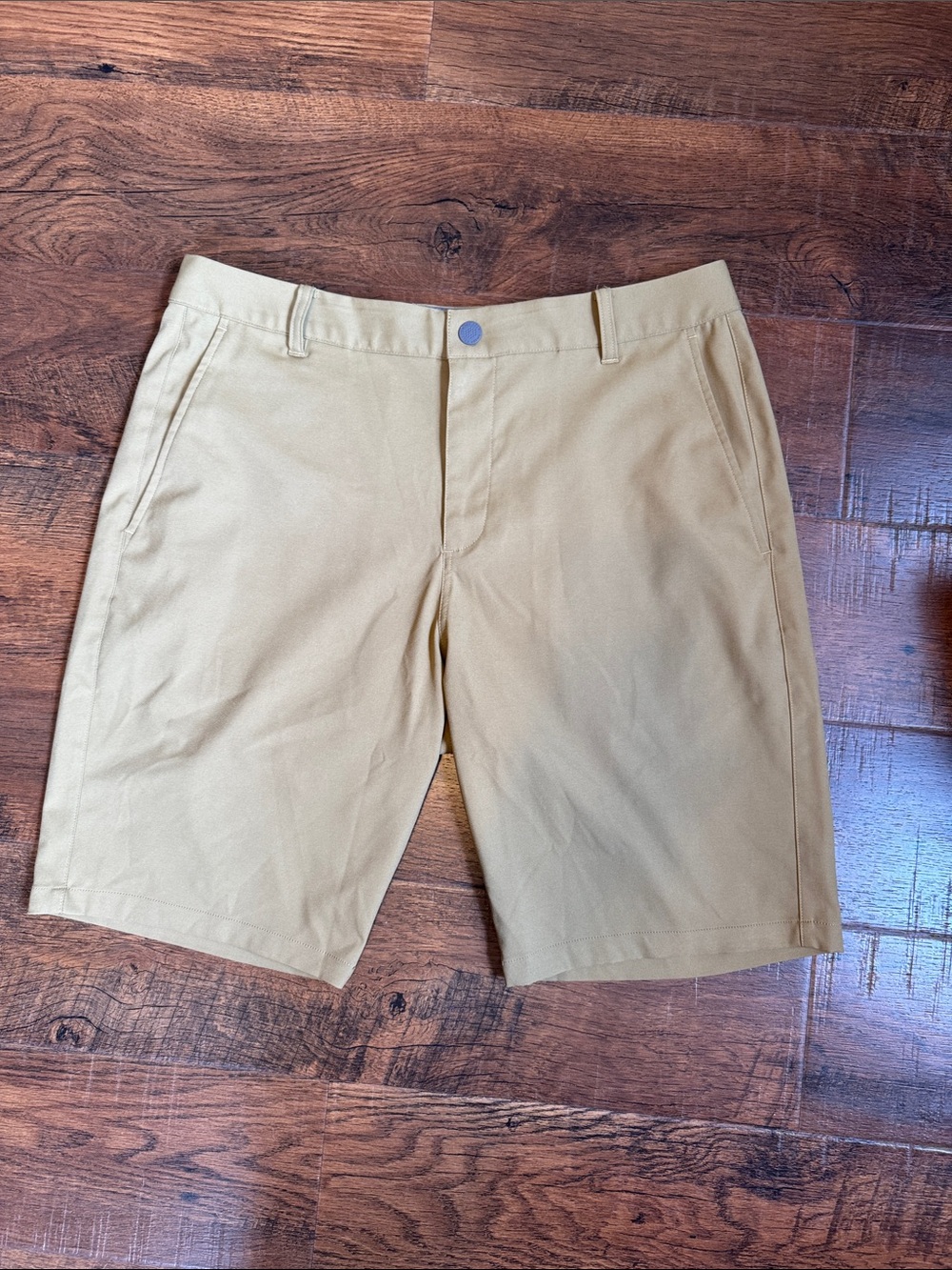 Men’s size 34w Puma brand golf shorts.